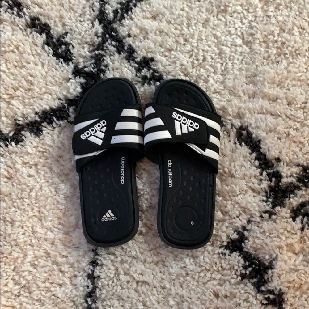 ADIDAS SLIDES